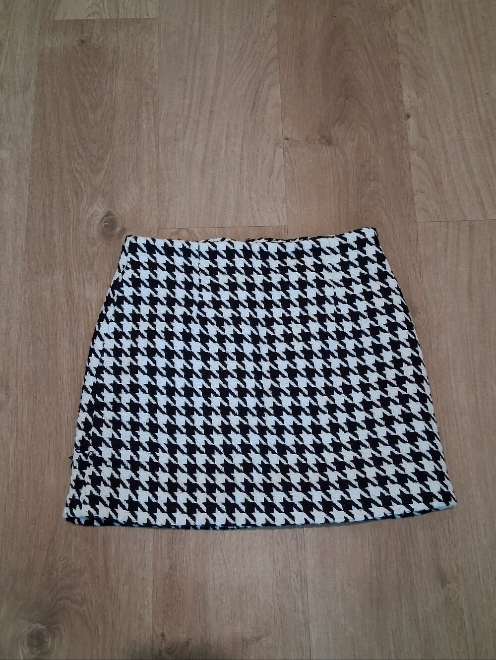 Forever 21 Black and White Houndstooth Mini Skirt